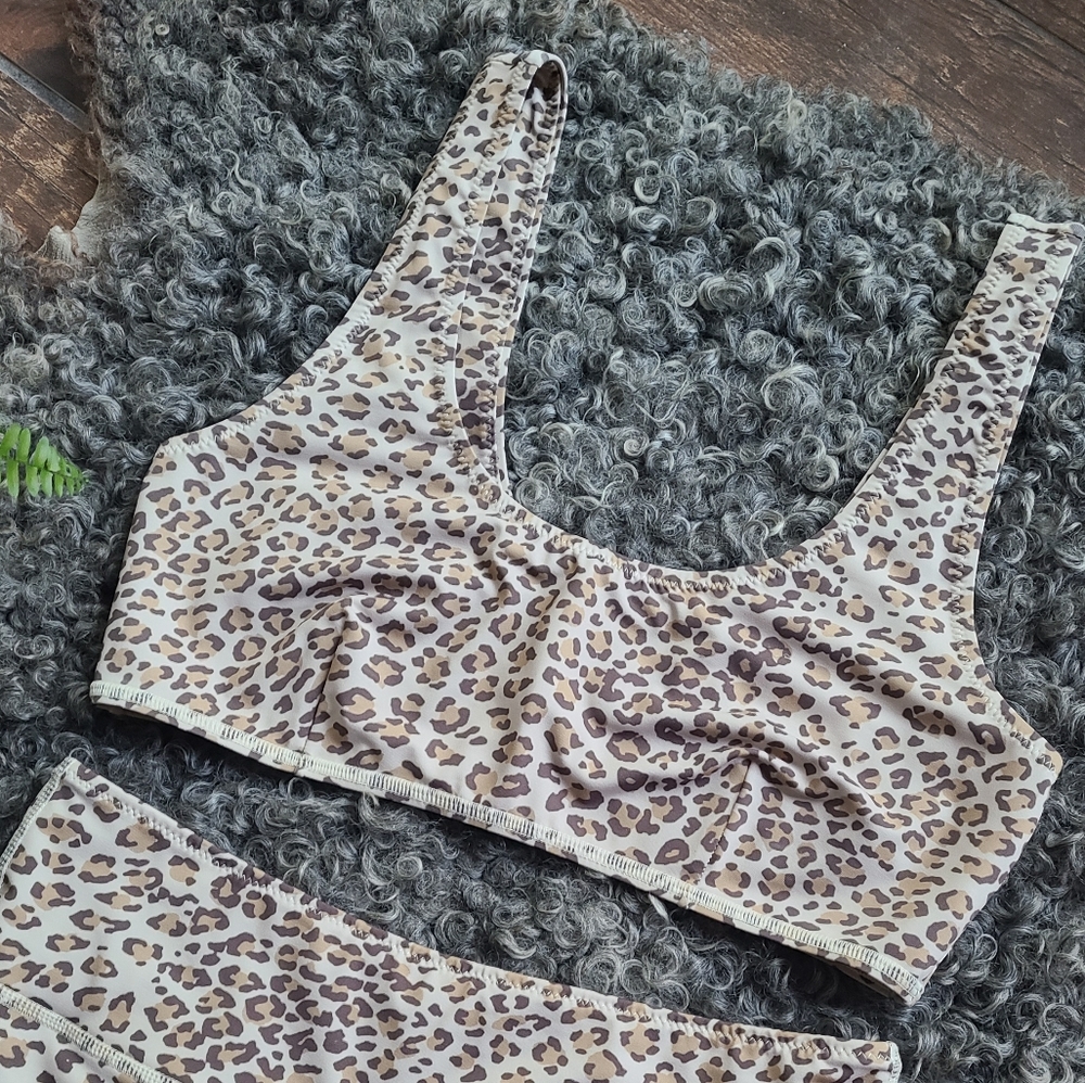 SWAPPED - NWT Leopard Scoop Crop Top and Bike Shorts Set - Picture 5 of 7